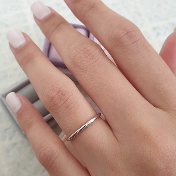 White Gold Elegant Round Band 14K 2mm - Raphana Jewellery